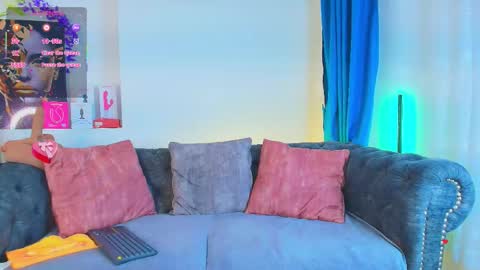 may_wood online show from November 30, 12:09 pm