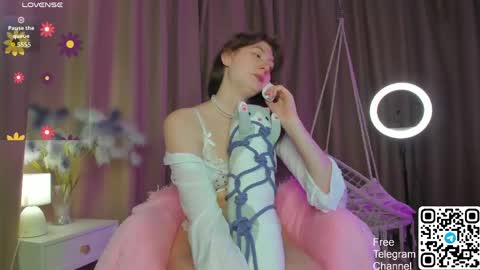 Snapshot of may_yam chatting on June 4, 1:00 am may_yam online show from June 4, 1:00 am