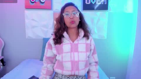 Snapshot of maya_cardona chatting on December 16, 2:33 pm Maya online show from December 16, 2:33 pm