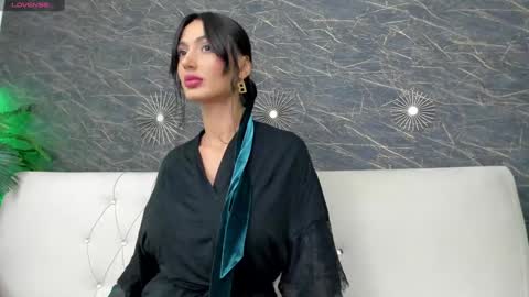 Snapshot of maya_lisa chatting on November 3, 7:15 pm Karah online show from November 3, 7:15 pm