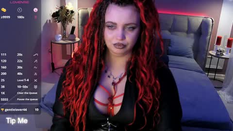 Maya Mils online show from April 3, 1:14 am