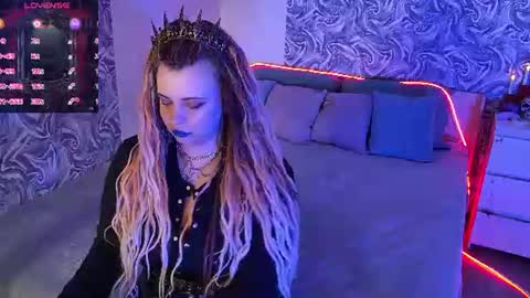Snapshot of maya_mils chatting on July 4, 1:01 am Maya Mils online show from July 4, 1:01 am