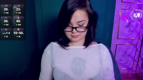 Woman online show from December 3, 5:12 pm