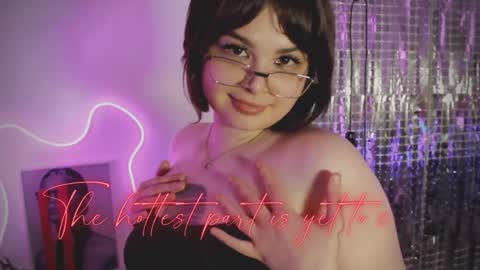 Woman online show from December 10, 9:01 am