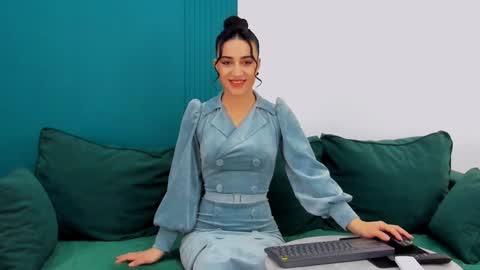 Maya online show from February 8, 2:27 pm