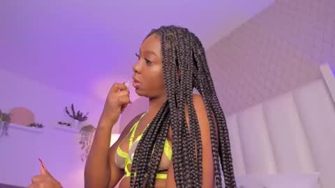 Snapshot of mayacardenas chatting on February 11, 4:33 am Maya online show from February 11, 4:33 am