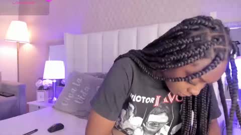 Snapshot of mayacardenas chatting on February 27, 4:09 am Maya online show from February 27, 4:09 am