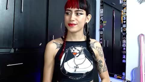 Snapshot of mayaredd chatting on December 9, 1:29 am mayaredd online show from December 9, 1:29 am