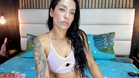 Snapshot of mayarusell01 chatting on January 25, 4:24 pm Nicolle Ruselle Hello my lovely schedule for great fun from 630 am and end 800 pm Colombian time I wait for you online show from January 25, 4:24 pm