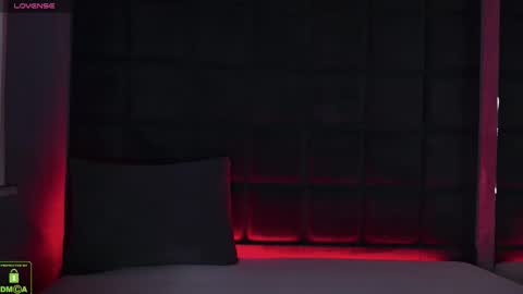 Snapshot of mayasnoww chatting on December 2, 10:31 am Maya online show from December 2, 10:31 am