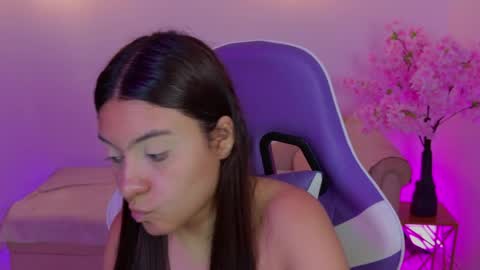 Maya Vexx online show from June 3, 2:33 pm
