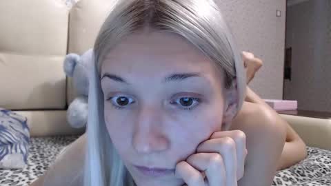 maybe_doll online show from October 10, 3:11 pm