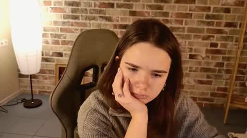 Snapshot of maybloom_ chatting on December 17, 5:02 am maybloom_ online show from December 17, 5:02 am