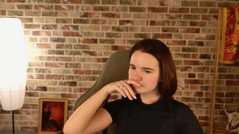 Snapshot of maybloom_ chatting on December 18, 5:13 am maybloom_ online show from December 18, 5:13 am