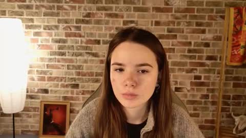 Snapshot of maybloom_ chatting on December 19, 5:14 am maybloom_ online show from December 19, 5:14 am