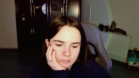 Snapshot of maybloom_ chatting on January 7, 9:01 am maybloom_ online show from January 7, 9:01 am