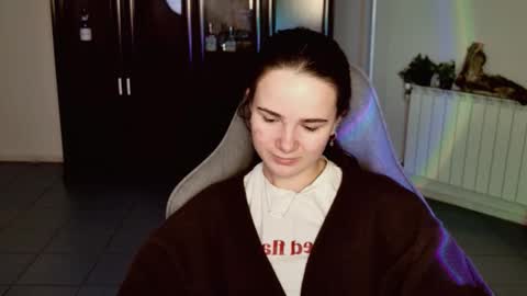 Snapshot of maybloom_ chatting on January 8, 9:11 am maybloom_ online show from January 8, 9:11 am