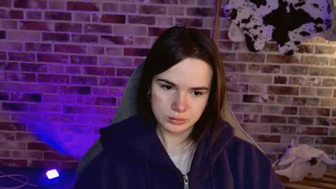 Snapshot of maybloom_ chatting on February 4, 6:08 am maybloom_ online show from February 4, 6:08 am