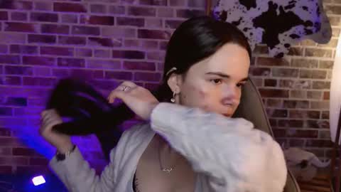 Snapshot of maybloom_ chatting on February 5, 6:18 am maybloom_ online show from February 5, 6:18 am