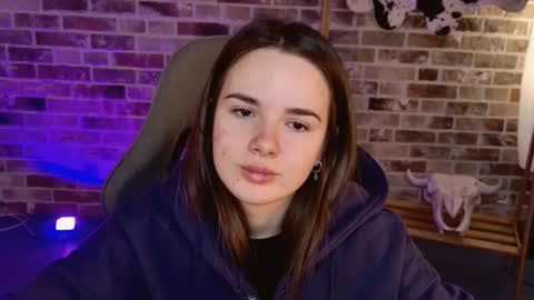 Snapshot of maybloom_ chatting on February 10, 8:07 am maybloom_ online show from February 10, 8:07 am