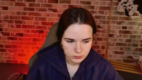 Snapshot of maybloom_ chatting on February 13, 6:20 am maybloom_ online show from February 13, 6:20 am