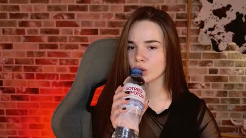 Snapshot of maybloom_ chatting on February 14, 9:06 am maybloom_ online show from February 14, 9:06 am