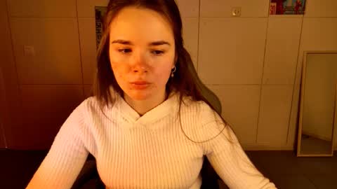 Snapshot of maybloom_ chatting on February 16, 6:09 am maybloom_ online show from February 16, 6:09 am