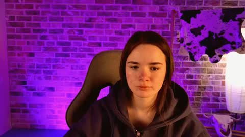 Snapshot of maybloom_ chatting on February 17, 6:21 am maybloom_ online show from February 17, 6:21 am