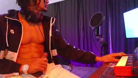 MAYKOL BROWN online show from January 13, 1:44 am