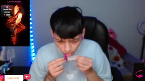 Snapshot of maylyy_kan chatting on June 30, 9:32 am Mayle kan online show from June 30, 9:32 am