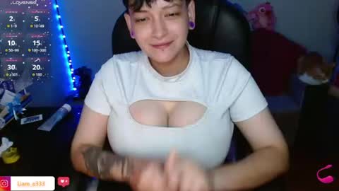 Snapshot of maylyy_kan chatting on July 18, 12:15 am Mayle kan online show from July 18, 12:15 am