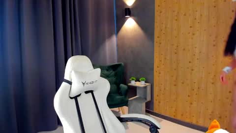 Snapshot of maymalina chatting on April 10, 5:34 am May online show from April 10, 5:34 am