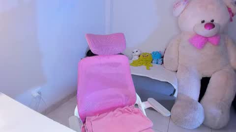 may online show from February 1, 7:45 pm