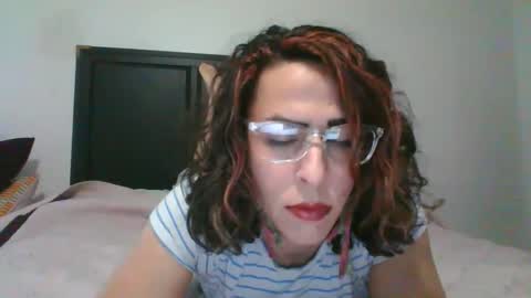 Snapshot of mayra_mayhem chatting on December 3, 3:11 pm diana doll online show from December 3, 3:11 pm