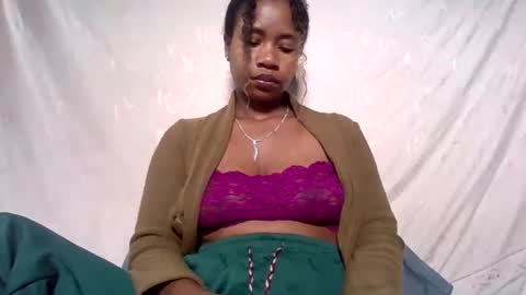 Snapshot of mayrah5 chatting on March 11, 6:08 am mayrah online show from March 11, 6:08 am