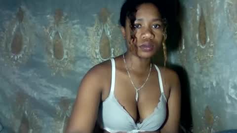 Snapshot of mayrah5 chatting on March 20, 7:24 am mayrah online show from March 20, 7:24 am