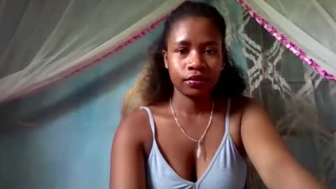 Snapshot of mayrah5 chatting on March 21, 8:08 am mayrah online show from March 21, 8:08 am