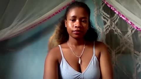 Snapshot of mayrah5 chatting on March 21, 8:30 am mayrah online show from March 21, 8:30 am