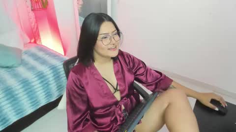 Mayu KIm online show from November 2, 7:05 pm