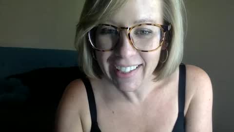 Snapshot of mayzie_mac chatting on July 3, 8:59 pm mayzie_mac online show from July 3, 8:59 pm