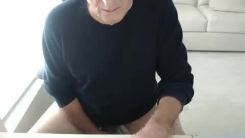 Snapshot of mbeastie chatting on January 19, 8:51 pm Beastie online show from January 19, 8:51 pm