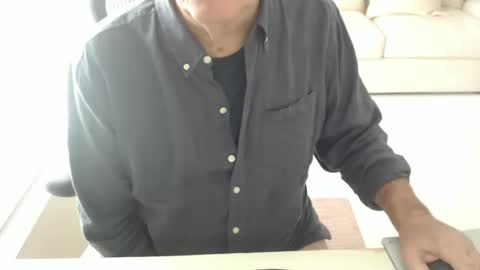 Snapshot of mbeastie chatting on December 16, 6:35 pm Beastie online show from December 16, 6:35 pm