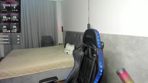 mcfly_11 online show from April 18, 9:15 pm