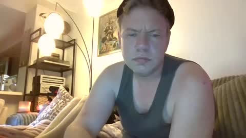 Snapshot of me2283 chatting on December 23, 4:12 am me2283 online show from December 23, 4:12 am