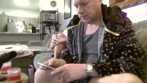 Snapshot of me2283 chatting on March 3, 2:04 am me2283 online show from March 3, 2:04 am