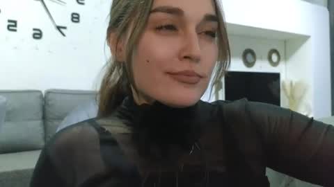 Snapshot of me_lissa_sun chatting on December 21, 5:36 am Melissa online show from December 21, 5:36 am