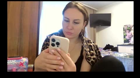 meadoweyes_ online show from October 13, 2:06 pm