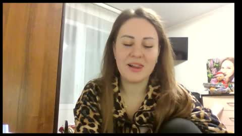 meadoweyes_ online show from January 9, 8:43 pm