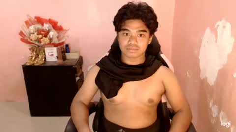 mealopezcumz69 online show from June 18, 2:32 pm