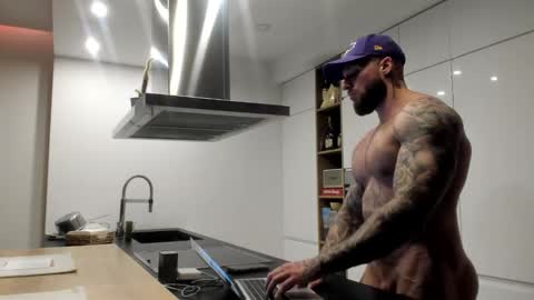 Snapshot of mealphamale chatting on February 7, 7:17 pm Alpha Male online show from February 7, 7:17 pm